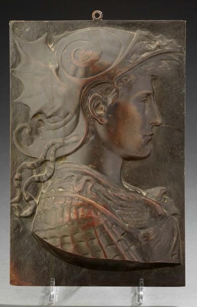 null PALLAS Grande fonte anonyme (28 x 18,5 cm) au buste à droite de Pallas casquée....