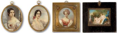 null Lot de quatre miniatures sur ivoire. Portrait d'une reine en robe rouge, portrait...