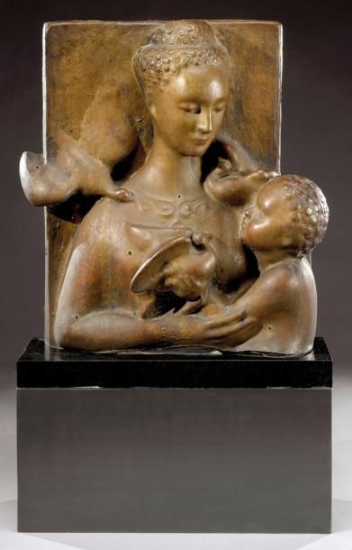 Umberto Mastroianni (1910-1998) «Maternité» Groupe en bronze à patine brune nuancée...
