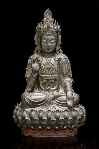 CHINE Grande figurine en bronze à patine brune représentant la déesse Guanyne «Avalokiteçvra»...