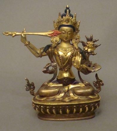 null ART SINO-TIBETAIN Figurine en bronze ciselé et doré représentant la déesse Kwanin...