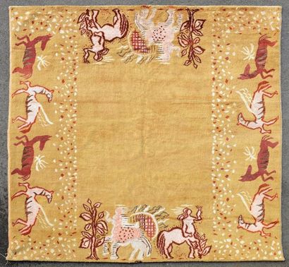 JEAN LURCAT (1894-1970) édité par MYRBOR Rare tapis en laine au point noué à décor...