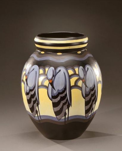 Charles CATTEAU (1880-1966) Rare vase de forme ovoïde à col étranglé et renflé en...