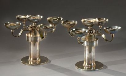 Jean DESPRES (1889-1980) Exceptionnelle et importante paire de candélabres en métal...