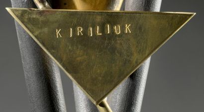 MICHEL KIRILIUK (né en 1952) Importante paire de lampadaires à piétement tripode...