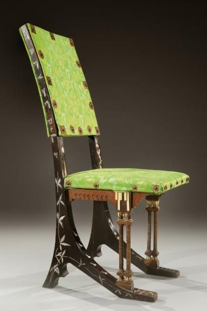 Carlo BUGATTI (1856-1940) Rare bureau et sa chaise au modèle en bois noirçi et teinté...