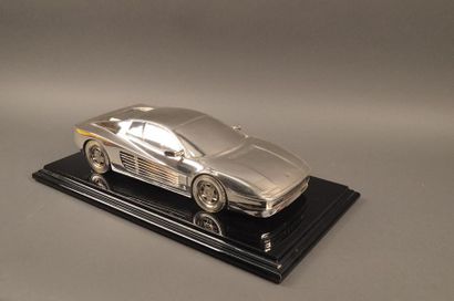 Michel SAUZE (XXème s.) Ferrari Testarossa Epreuve en bronze argenté réalisée à l'échelle...
