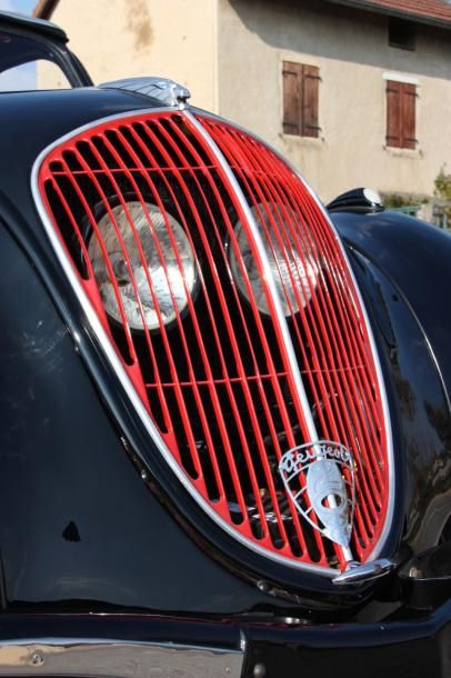 1939 - PEUGEOT 202 DÉCOUVRABLE C'est au salon de l'automobile de 1937 que fut présentée...