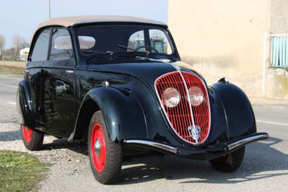 1939 - PEUGEOT 202 DÉCOUVRABLE C'est au salon de l'automobile de 1937 que fut présentée...