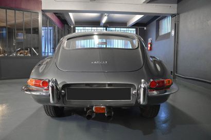 1962 - Jaguar Type E 3.8 coupé La Jaguar type E comme la XK qu'elle remplace va établir...