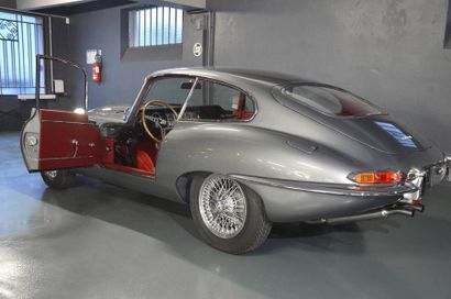 1962 - Jaguar Type E 3.8 coupé La Jaguar type E comme la XK qu'elle remplace va établir...