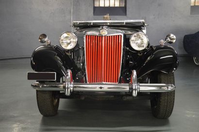 1953 - MG TD La firme Morris Garage, fondée en 1923, va naitre du travail de Cecil...