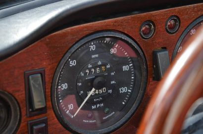 1968 - Triumph TR 250 La Triumph TR5 est un roadster anglais produit seulement pendant...