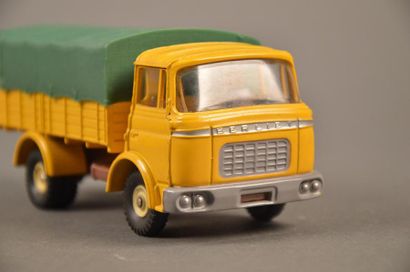 DINKY TOYS Camion GAK Berliet baché Ref. 584 Très bon état. Boîte (usures)