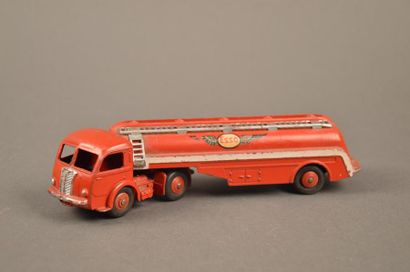 DINKY TOYS Panhard semi-remorque esso Ref. 32C Eclats. Boîte (usures) On joint: Un...