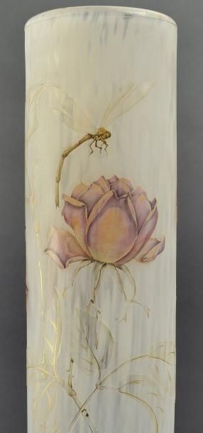 DAUM Nancy Rare et important vase de forme dite «Berluze» à panse bombée et long...
