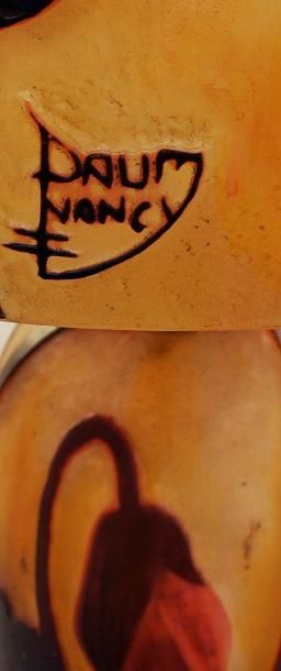 DAUM Nancy Petite lampe champignon à fût de forme ovoïde et talon circulaire bombé...
