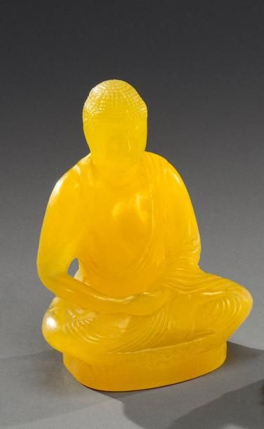 Amalric WALTER (1870-1959) Bouddha en pâte de verre teintée jaune nuancée orange....