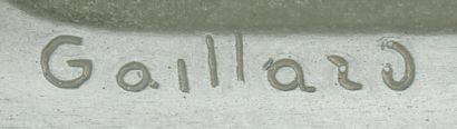 PIERRE GAILLARD (XXème) Sculpture en pâte de verre moulée-pressée. Signée en creux...