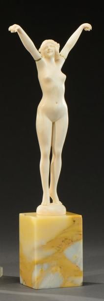 Paul PHILIPPE (1870-1930) Sculpture en taille directe sur ivoire figurant une jeune...