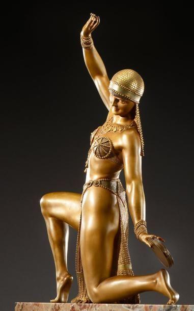 Demeter CHIPARUS (1886-1947) Sculpture en bronze doré à patine brune et verte figurant...