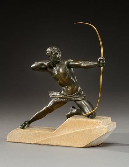 MAX LE VERRIER (1891-1973) Epreuve en bronze à patine verte figurant un archer. Elle...