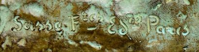 MARGUERITE COUSINET (XXéme) Epreuve en bronze à patine vert antique figurant une...