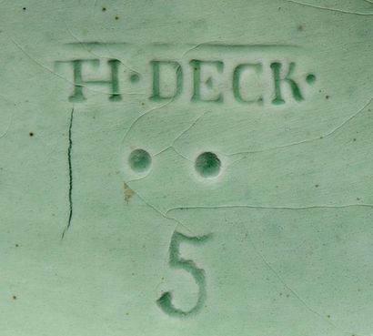 Théodore DECK (1823-1891) Coupe formant vide-poches en céramique émaillée vert céladon...
