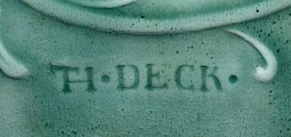 Théodore DECK (1823-1891) Lampe de table à corps ovoïde en céramique émaillée céladon...