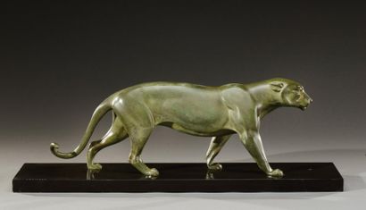 Irénée ROCHARD (1906-1984) Sculpture en bronze à patine verte figurant une panthère...