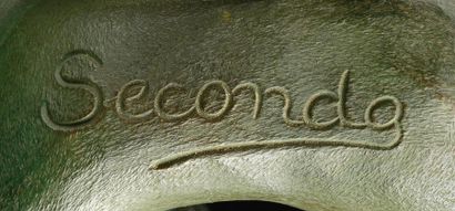 SECONDO (XXème) Sculpture en bronze patiné vert figurant une panthère à l'affût reposant...
