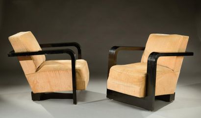 JACQUES ADNET (1900-1984) Paire de fauteuils modernistes en bois laqué noir à dossier...