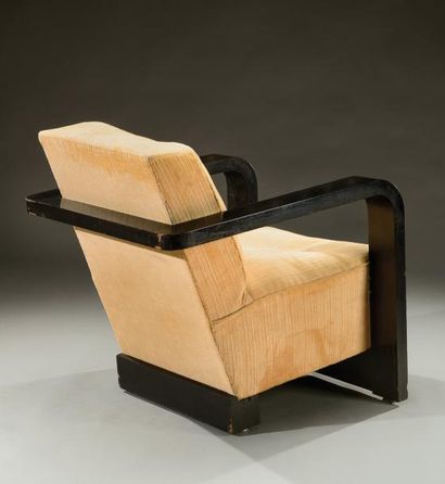 JACQUES ADNET (1900-1984) Paire de fauteuils modernistes en bois laqué noir à dossier...