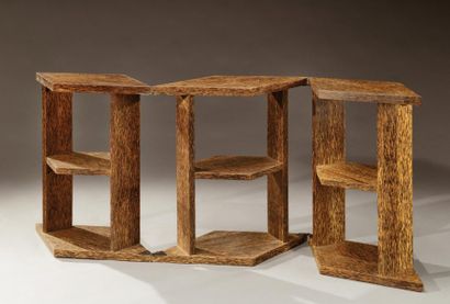 Eugène PRINTZ (1889-1948) Rare table bibliothèque en placage de bois de palmier présentant...
