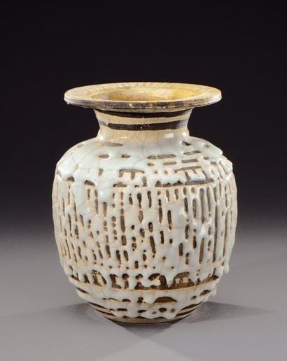 Jean BESNARD (1889-1958) Vase à panse ovoïde et large col étranglé et évasé en céramique...