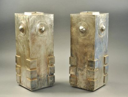 Jean DESPRES (1889-1980) Rare et importante paire de vases de forme quadrangulaire...