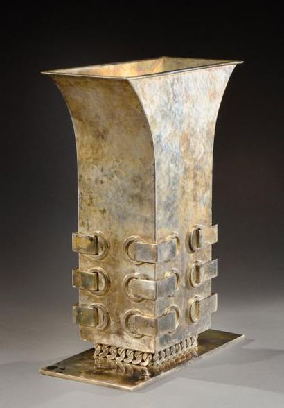 Jean DESPRES (1889-1980) Rare et important vase moderniste à corps quadrangulaire...