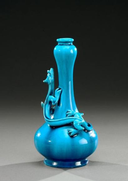 THEODORE DECK, attribué à Vase soliflore à corps pansu et long col droit en céramique...