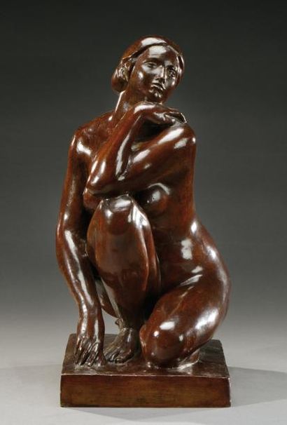 JOSE CLARA AYATS (1875-1958) «La déesse» Epreuve en bronze à patine brune. Signée...