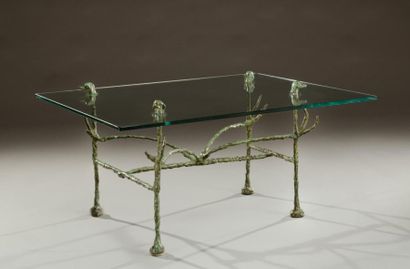 Diego GIACOMETTI (1902-1985) Rare table basse modèle «tête de chiens» à plateau rectangulaire...