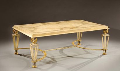 GILBERT POILLERAT,attribué à Table basse à plateau rectangulaire en scagliola beige...
