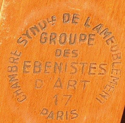 Jean PASCAUD (1903-1996) Armoire à caisson cubique en placage d'acajou à décor central...