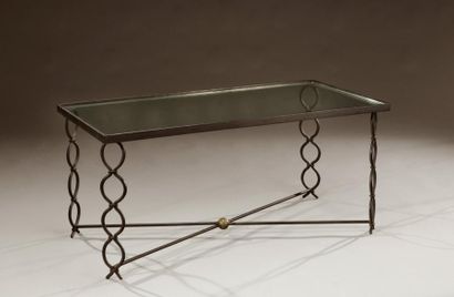 Jean Royère (1902-1981) Table basse variante du modèle «ondulation» à plateau rectangulaire...