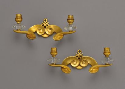 Jules LELEU (1883-1961) Paire d'appliques en bronze doré présentant deux bras de...