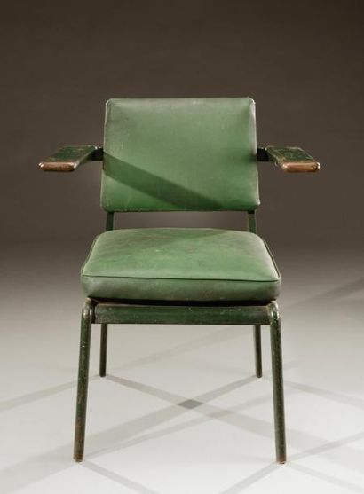 JEAN PROUVE (1901-1984) pour la CPDE Rare fauteuil en métal laqué vert à assise carrée,...