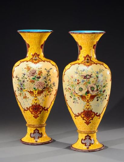 Théodore DECK (1823-1891) Rare et importante paire de vases de forme balustre en...