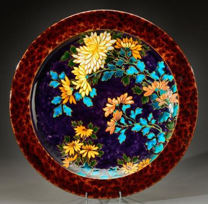 Théodore DECK (1823-1891) Important plat circulaire en céramique émaillée à décor...