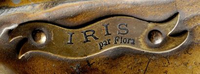 FLORA «Iris» Importante sculpture en régule figurant une femme présentant trois bras...