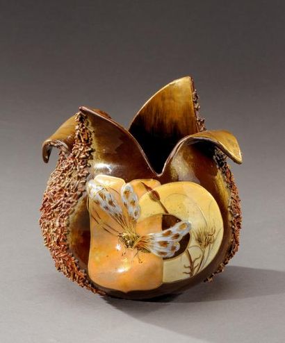 Émile GALLÉ (1846-1904) Vase à panse bombée et col mouvementé en céramique émaillée...