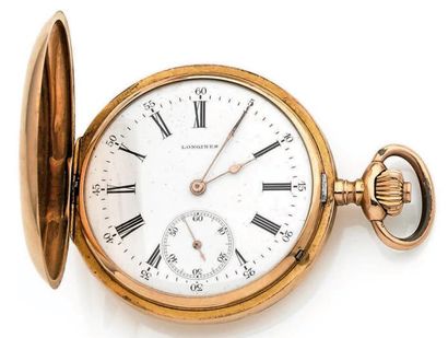 LONGINES VERS 1900 Modèle de poche savonnette en or 18K. Cadran émail, chiffres romains,...